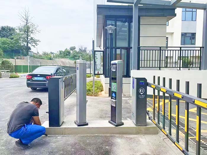 小區(qū)車(chē)牌識(shí)別系統(tǒng)