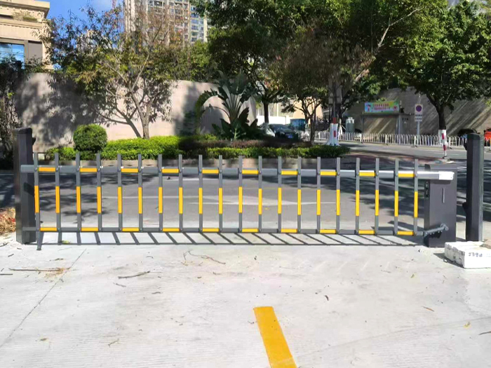 某社區(qū)采用 “安快” 同進同出柵欄道閘 停車場出入口