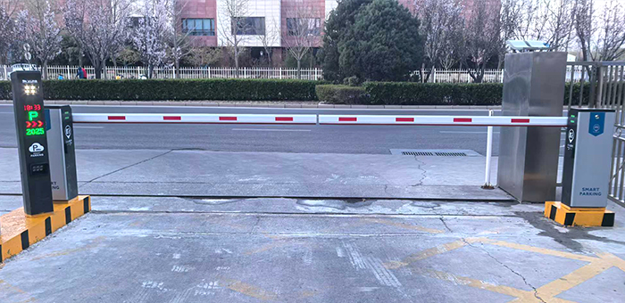 某街道采用 “ 安快 ” 車牌識(shí)別系統(tǒng)