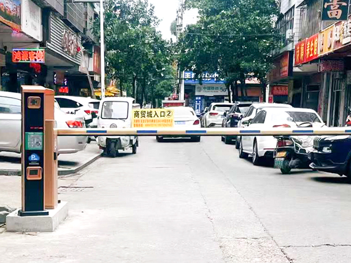 某村街道采用 “安快” 車牌識別系統(tǒng)