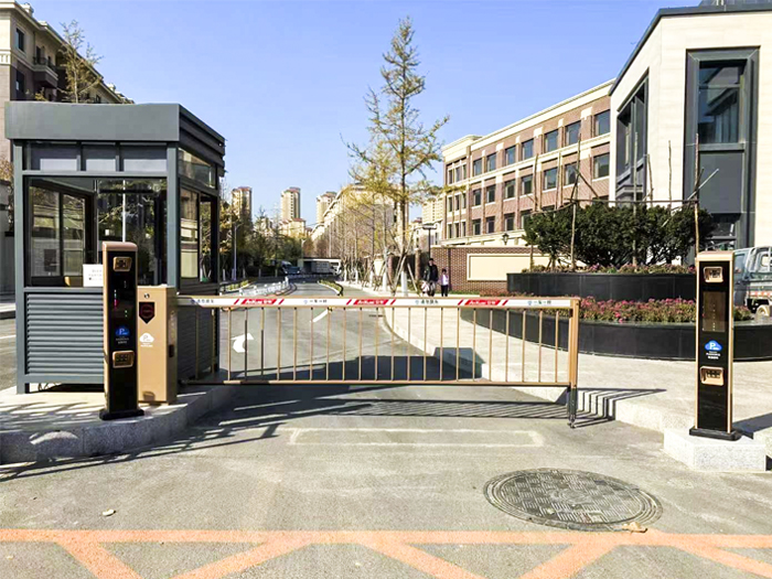 某別墅區(qū)停車場采用 “安快” 車牌識(shí)別系統(tǒng)