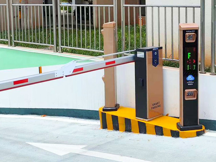 某小區(qū)停車場采用 “安快” 一進(jìn)一出直桿道閘