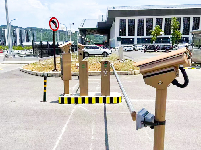 某會(huì)展中心停車(chē)場(chǎng)采用 “安快” 車(chē)牌識(shí)別系統(tǒng)