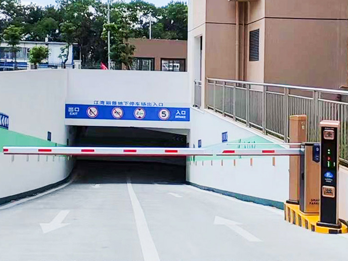 某地下停車場(chǎng)采用 “安快” 車牌識(shí)別系統(tǒng)
