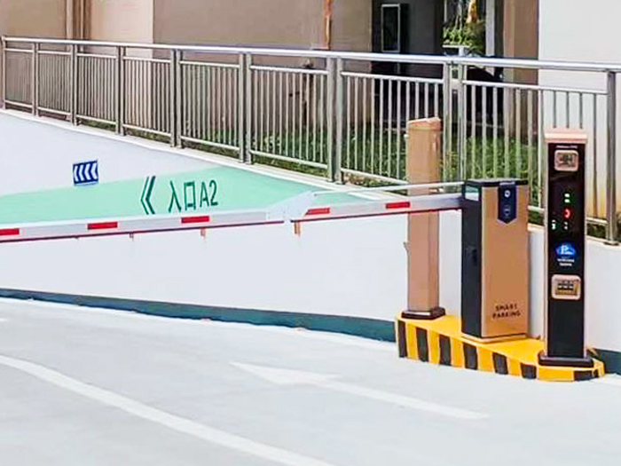某地下停車場采用 “安快” 車牌識別系統(tǒng)