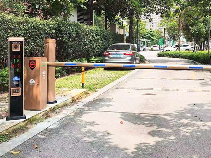 某小區(qū)采用 “安快” 同進(jìn)同出直桿道閘