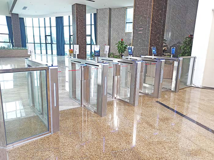 某辦公樓采用 “安快” 人行通道擺閘【搭配人臉識(shí)別】效果圖