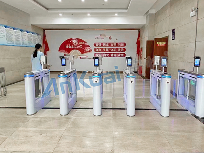 某單位采用 “安快” 人行通道擺閘【搭配人臉識(shí)別】效果圖